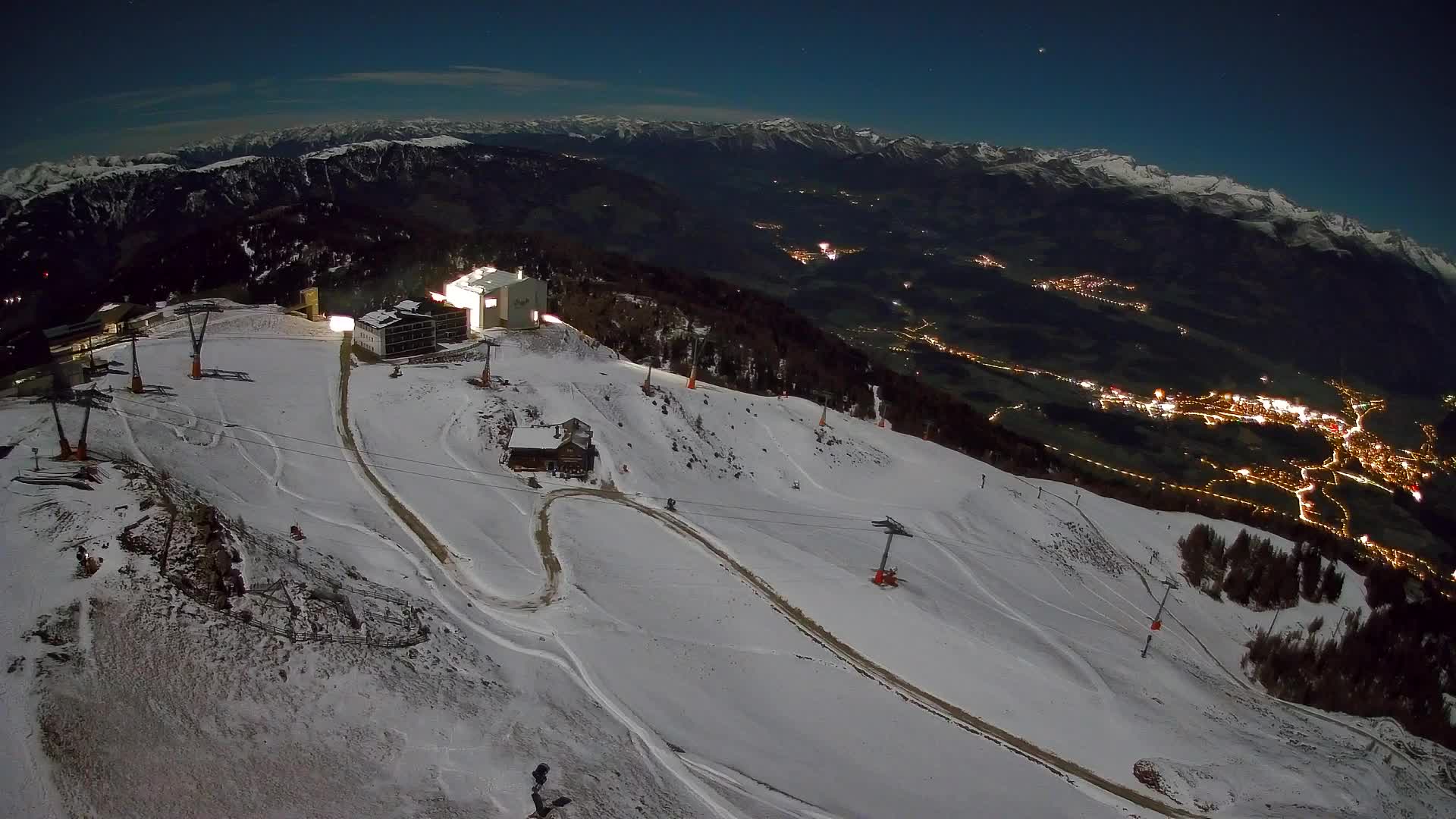 Cima estación de esquí Kronplatz | vista hacia Brunico