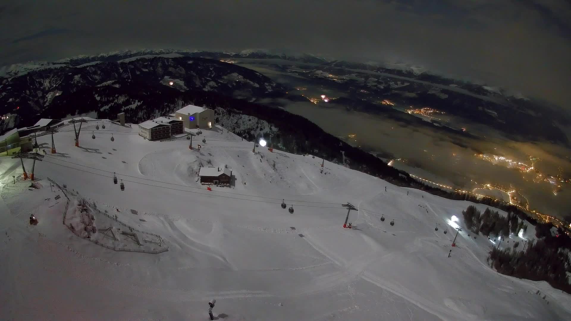Cima estación de esquí Kronplatz | vista hacia Brunico