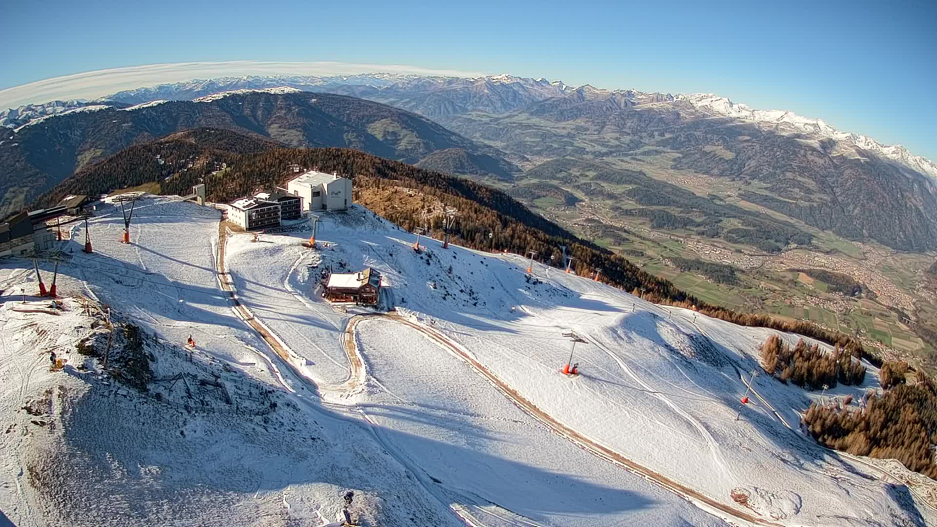 Cima estación de esquí Kronplatz | vista hacia Brunico