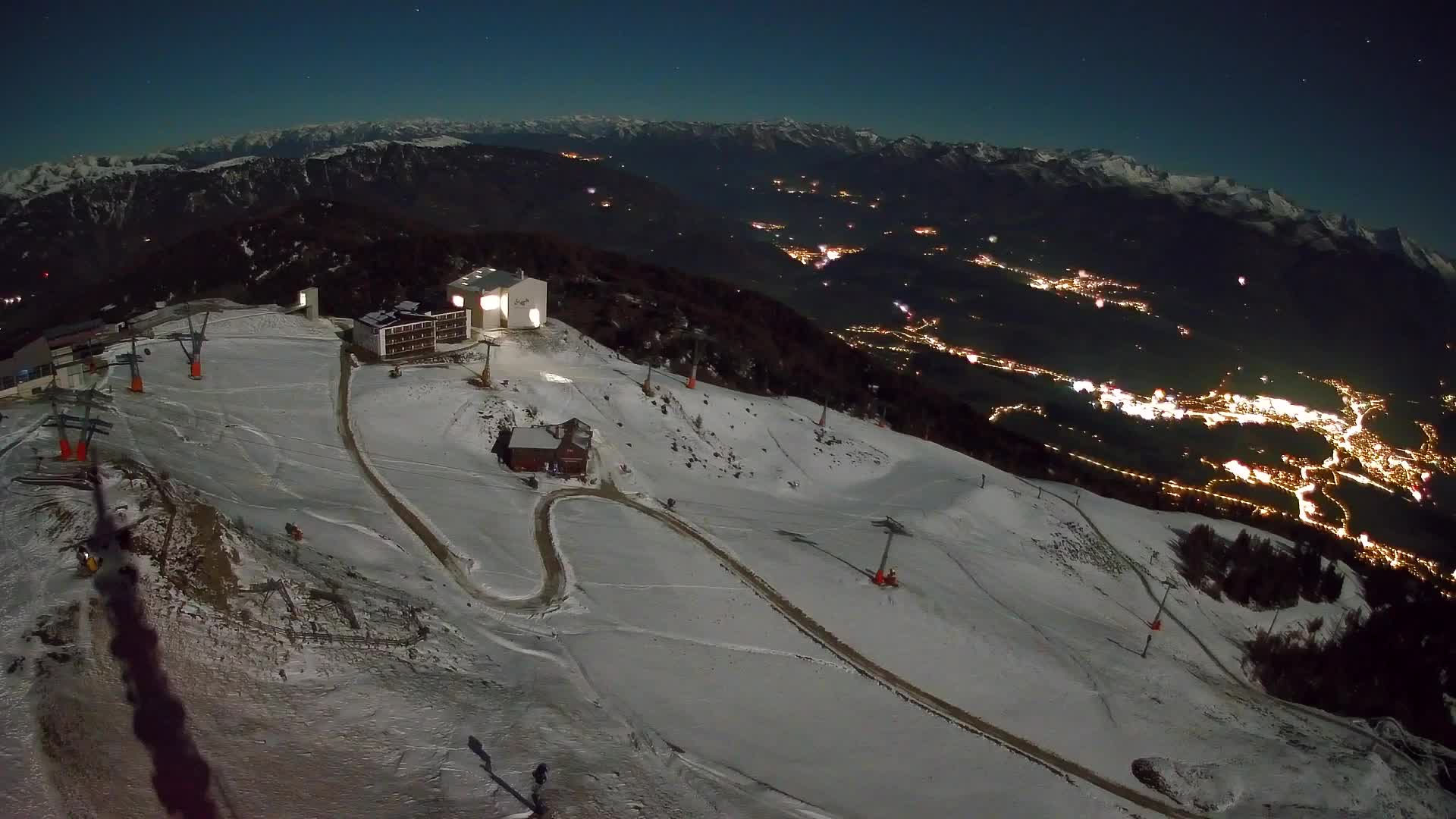 Cima estación de esquí Kronplatz | vista hacia Brunico