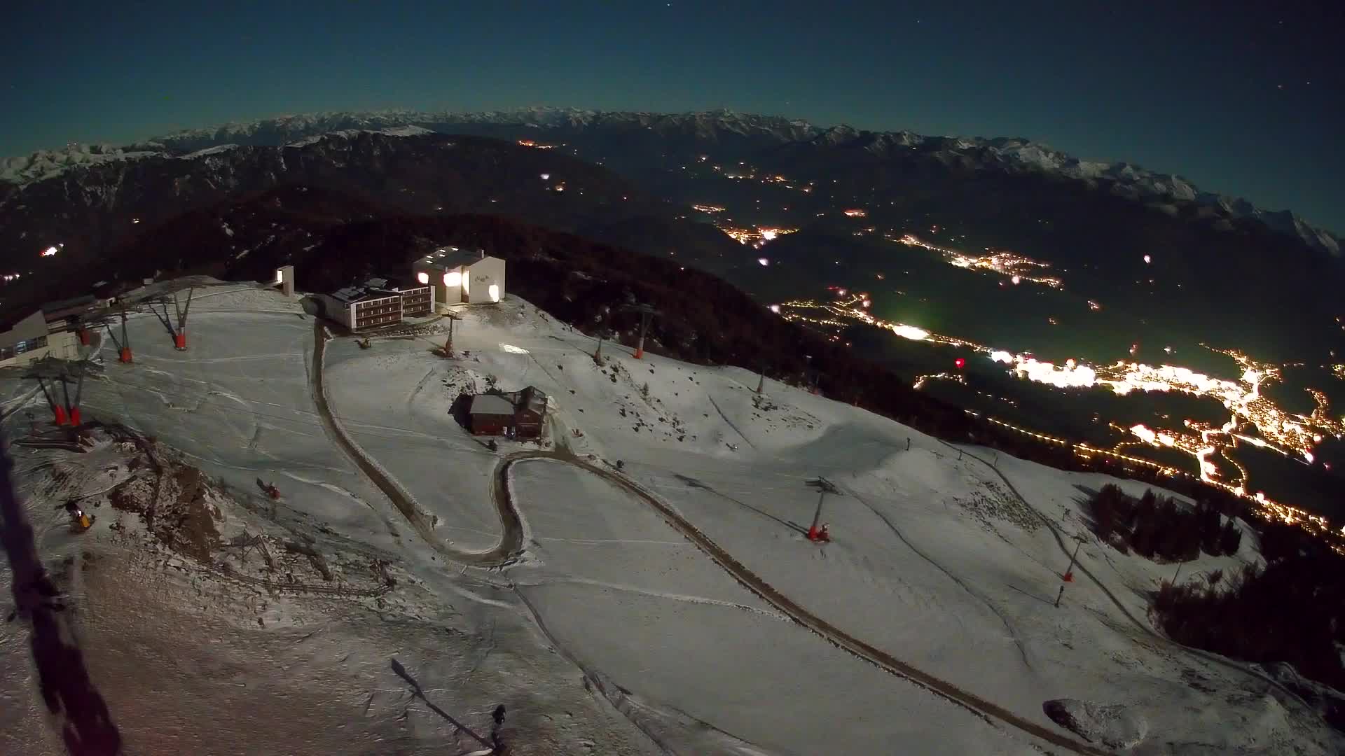 Cima estación de esquí Kronplatz | vista hacia Brunico