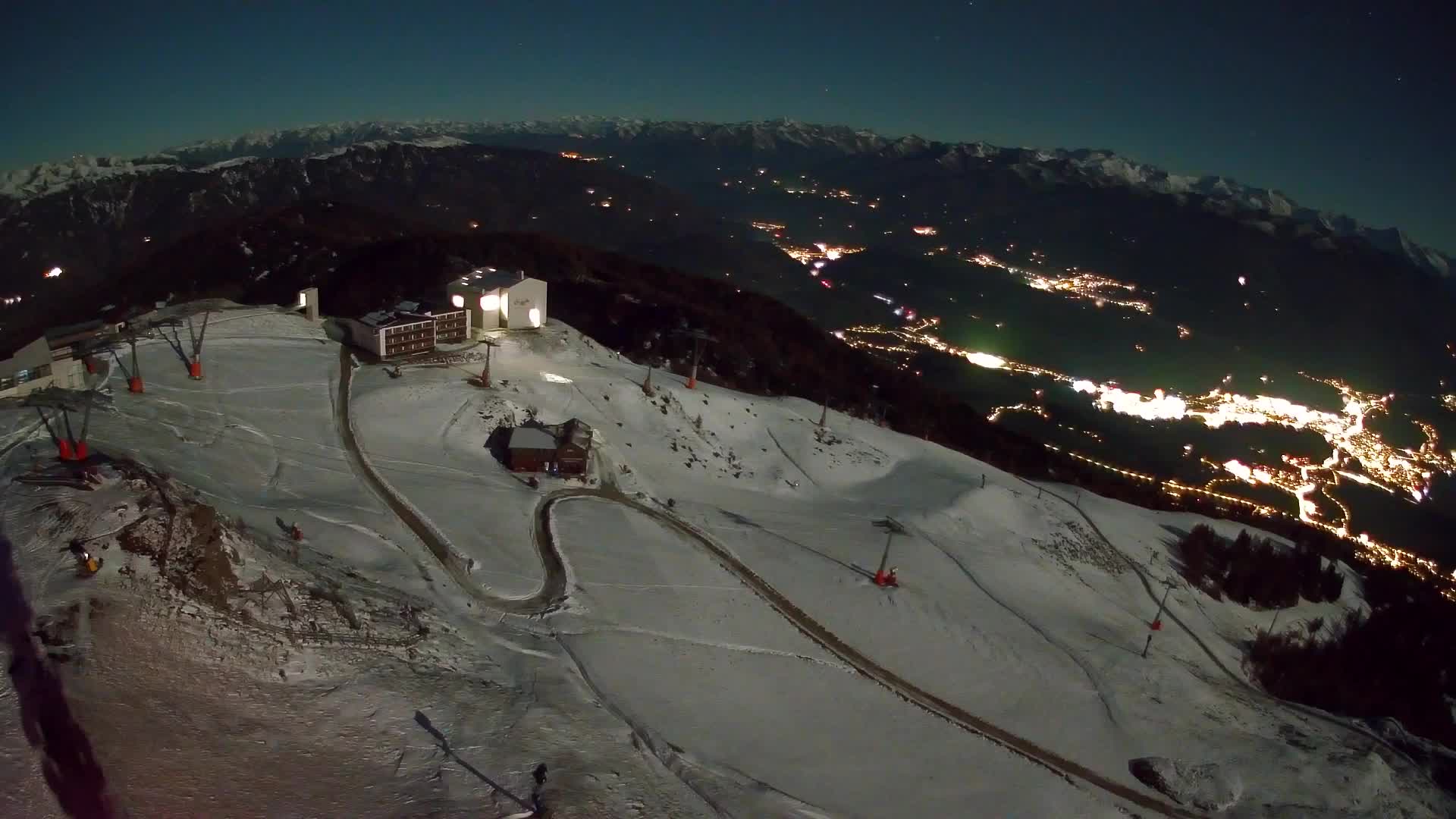 Cima estación de esquí Kronplatz | vista hacia Brunico