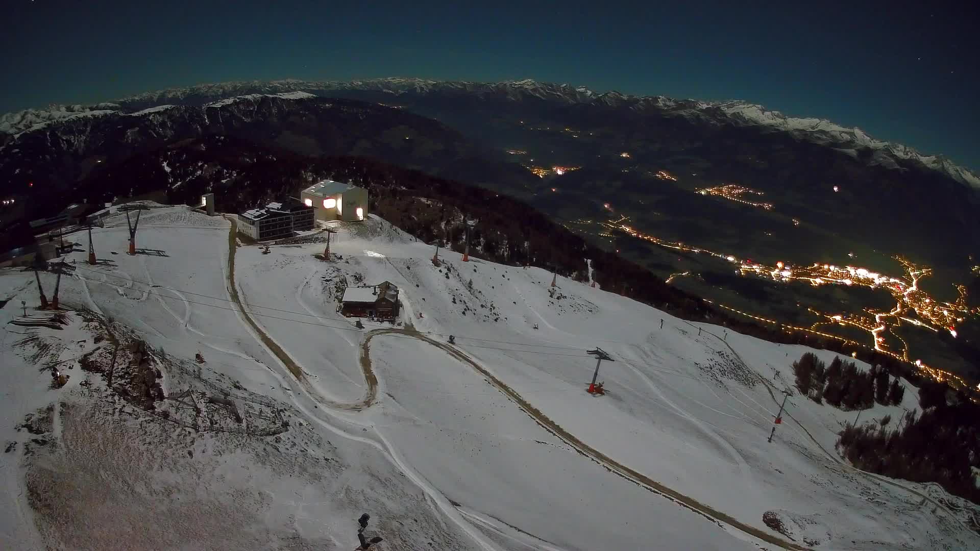 Cima estación de esquí Kronplatz | vista hacia Brunico