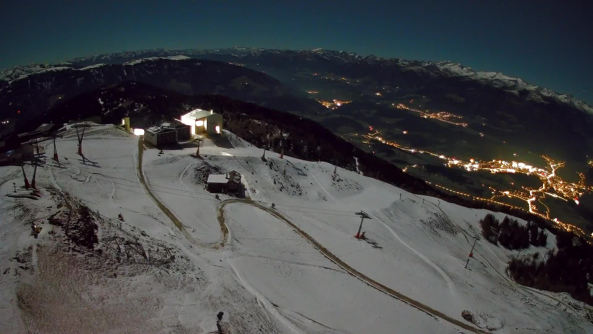 Cima estación de esquí Kronplatz | vista hacia Brunico