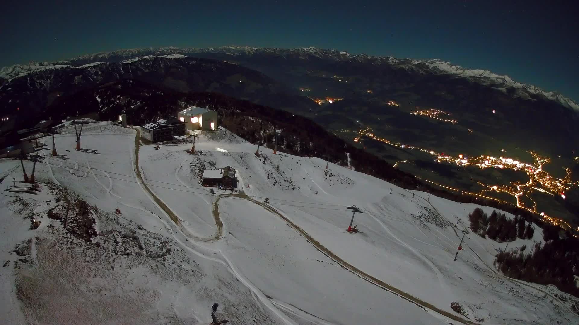 Cima estación de esquí Kronplatz | vista hacia Brunico
