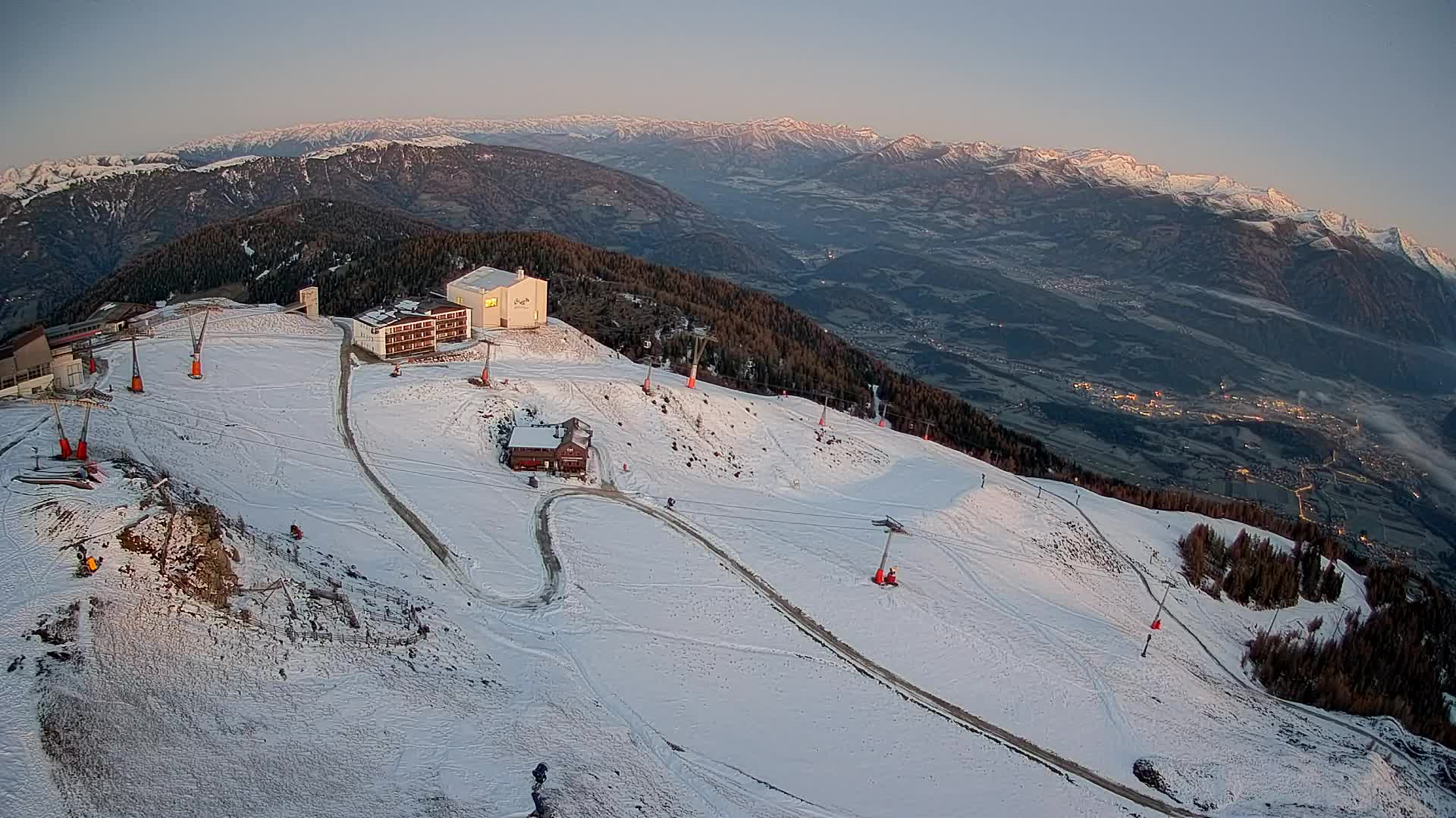 Cima estación de esquí Kronplatz | vista hacia Brunico