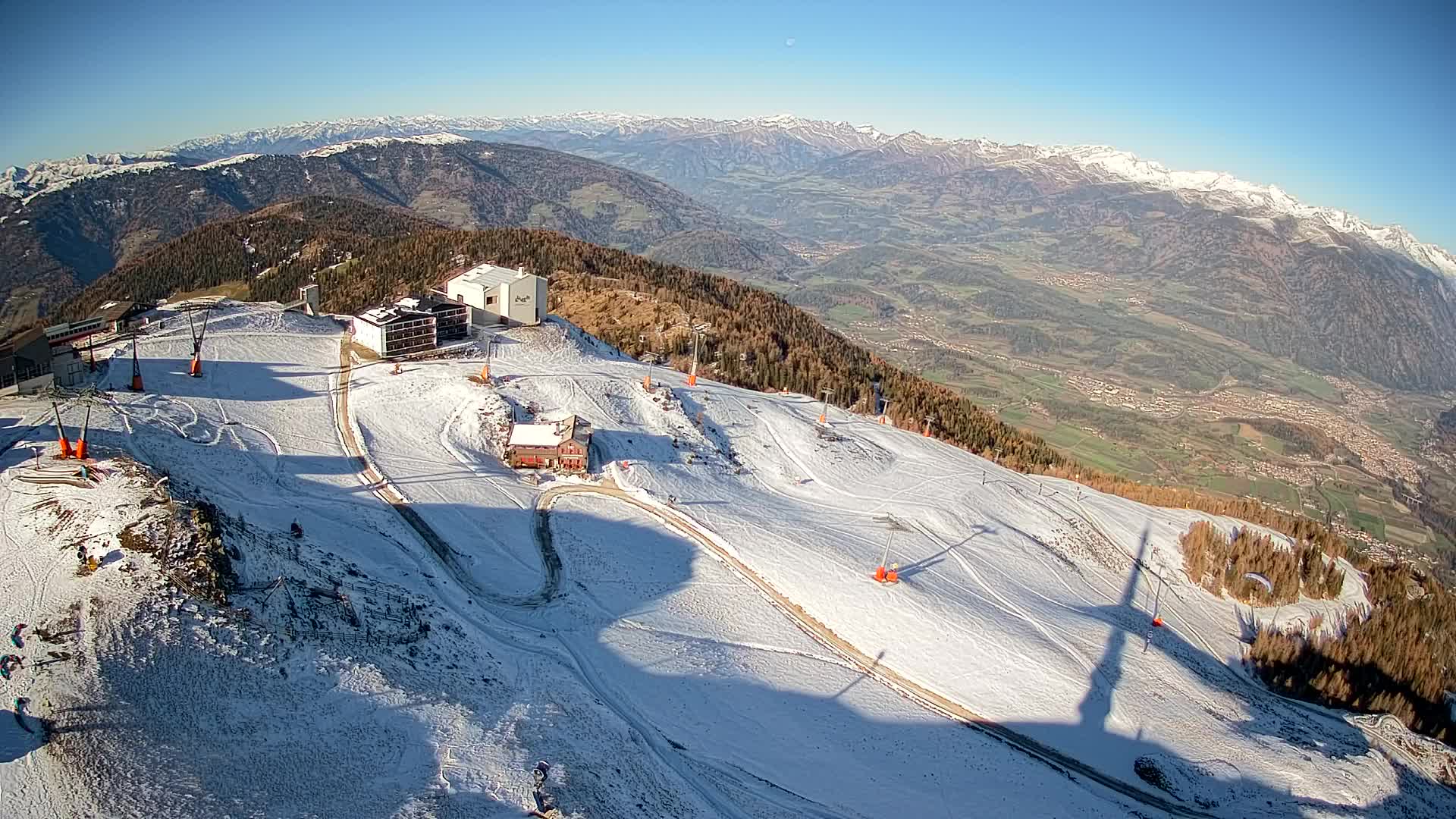 Cima estación de esquí Kronplatz | vista hacia Brunico