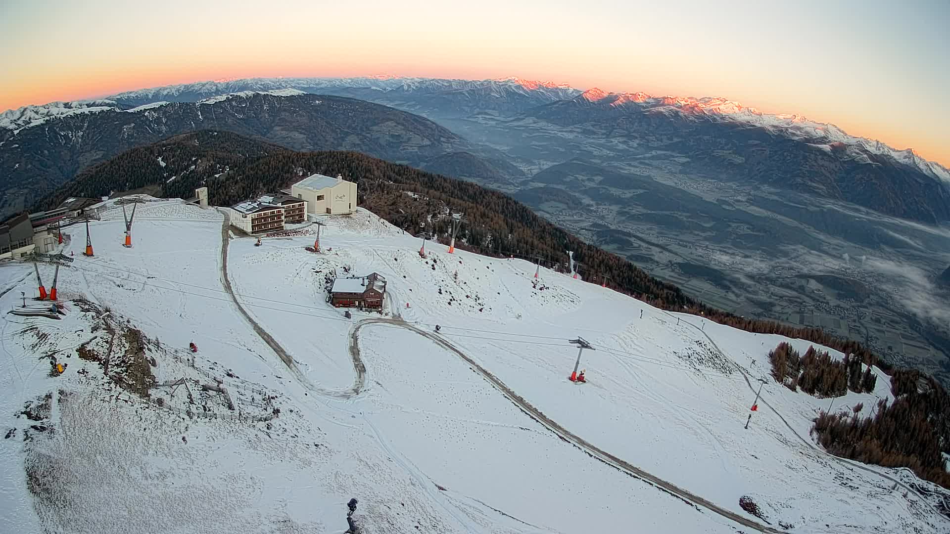 Cima estación de esquí Kronplatz | vista hacia Brunico