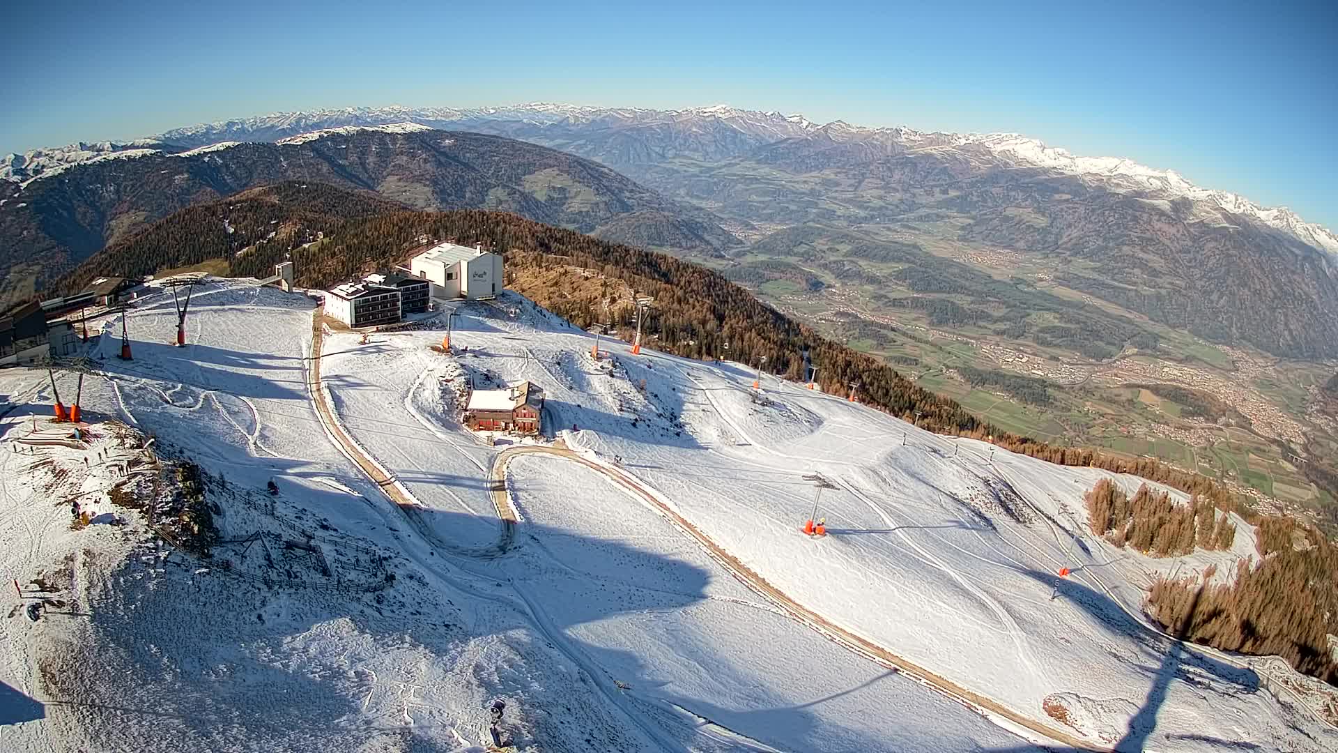 Cima estación de esquí Kronplatz | vista hacia Brunico
