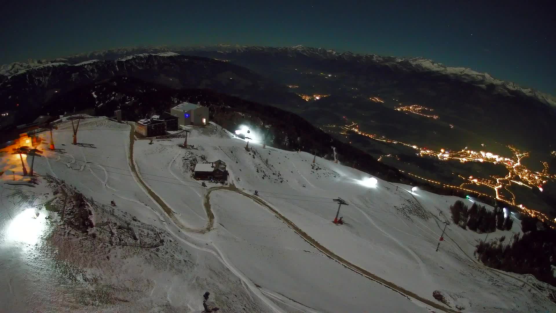 Cima estación de esquí Kronplatz | vista hacia Brunico