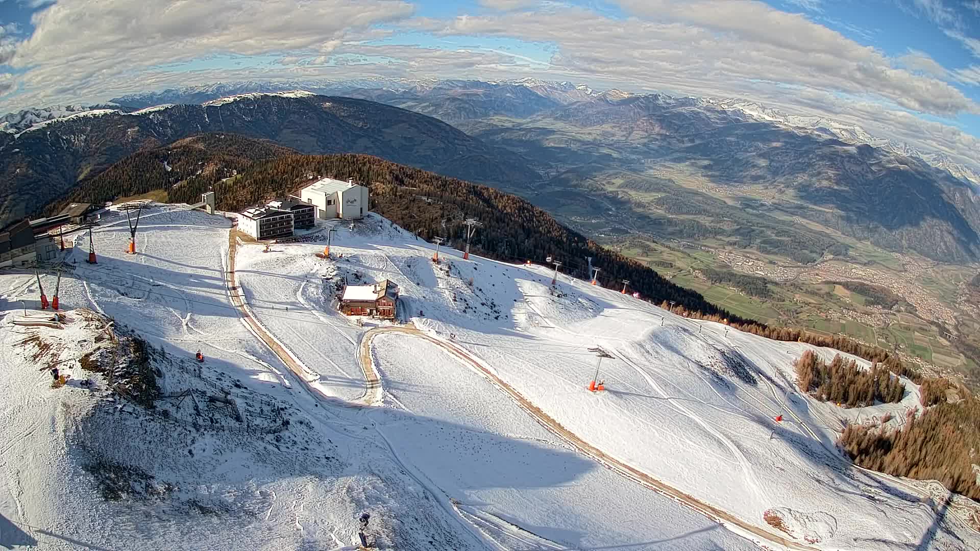 Cima estación de esquí Kronplatz | vista hacia Brunico