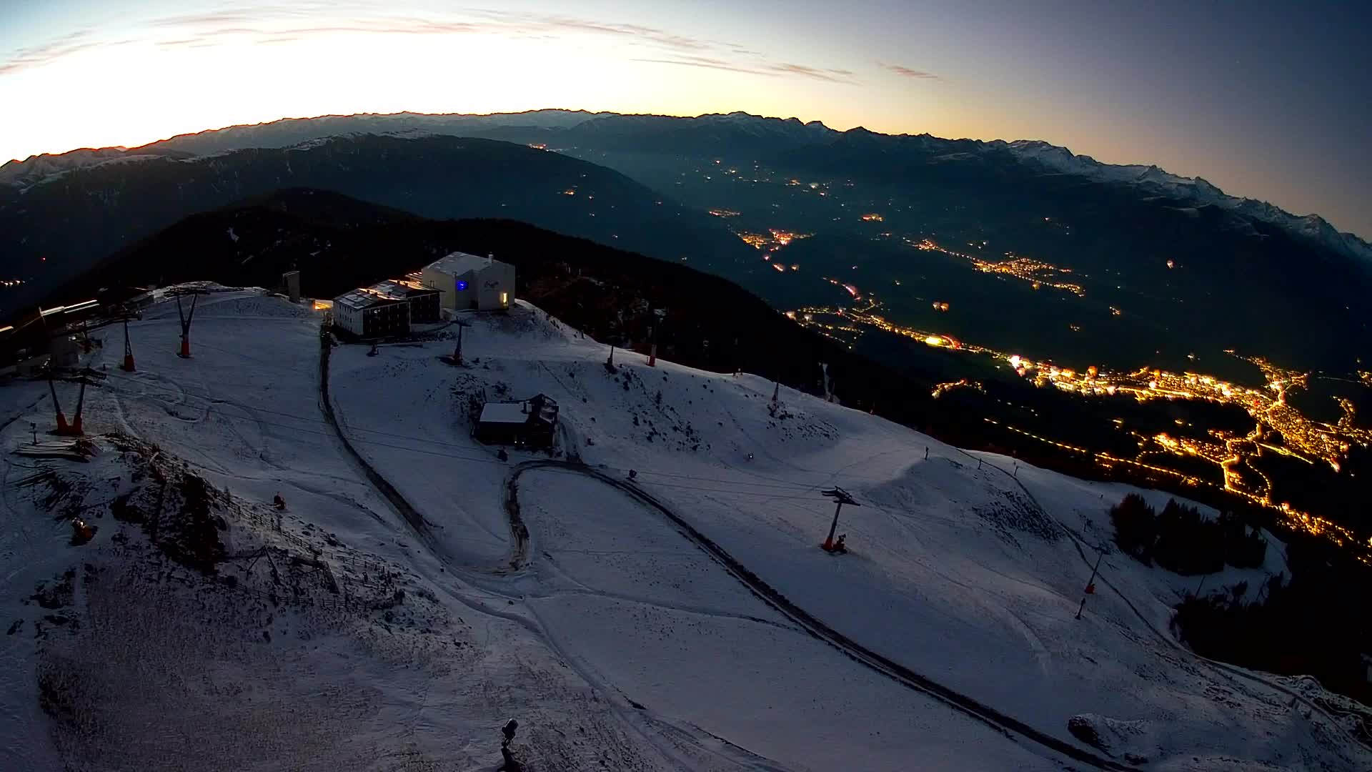 Cima estación de esquí Kronplatz | vista hacia Brunico