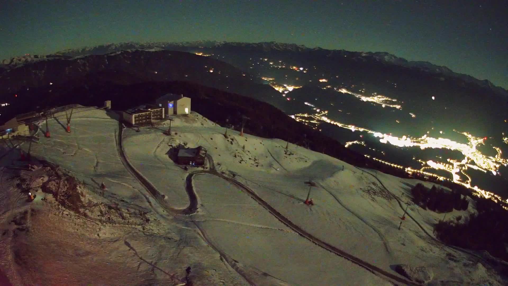 Cima estación de esquí Kronplatz | vista hacia Brunico