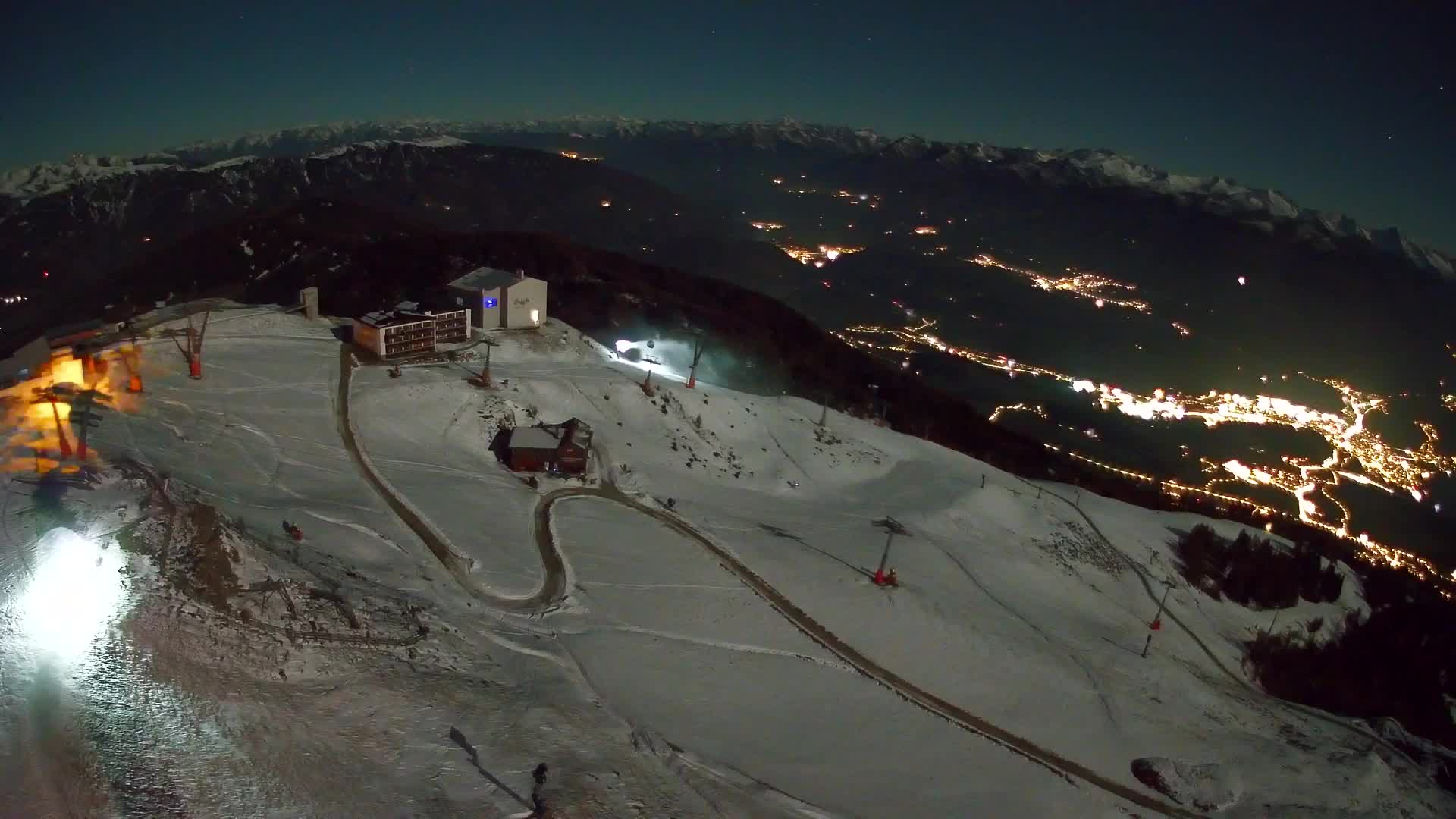 Cima estación de esquí Kronplatz | vista hacia Brunico
