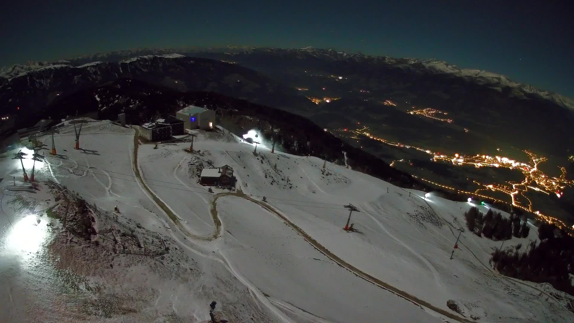 Cima estación de esquí Kronplatz | vista hacia Brunico
