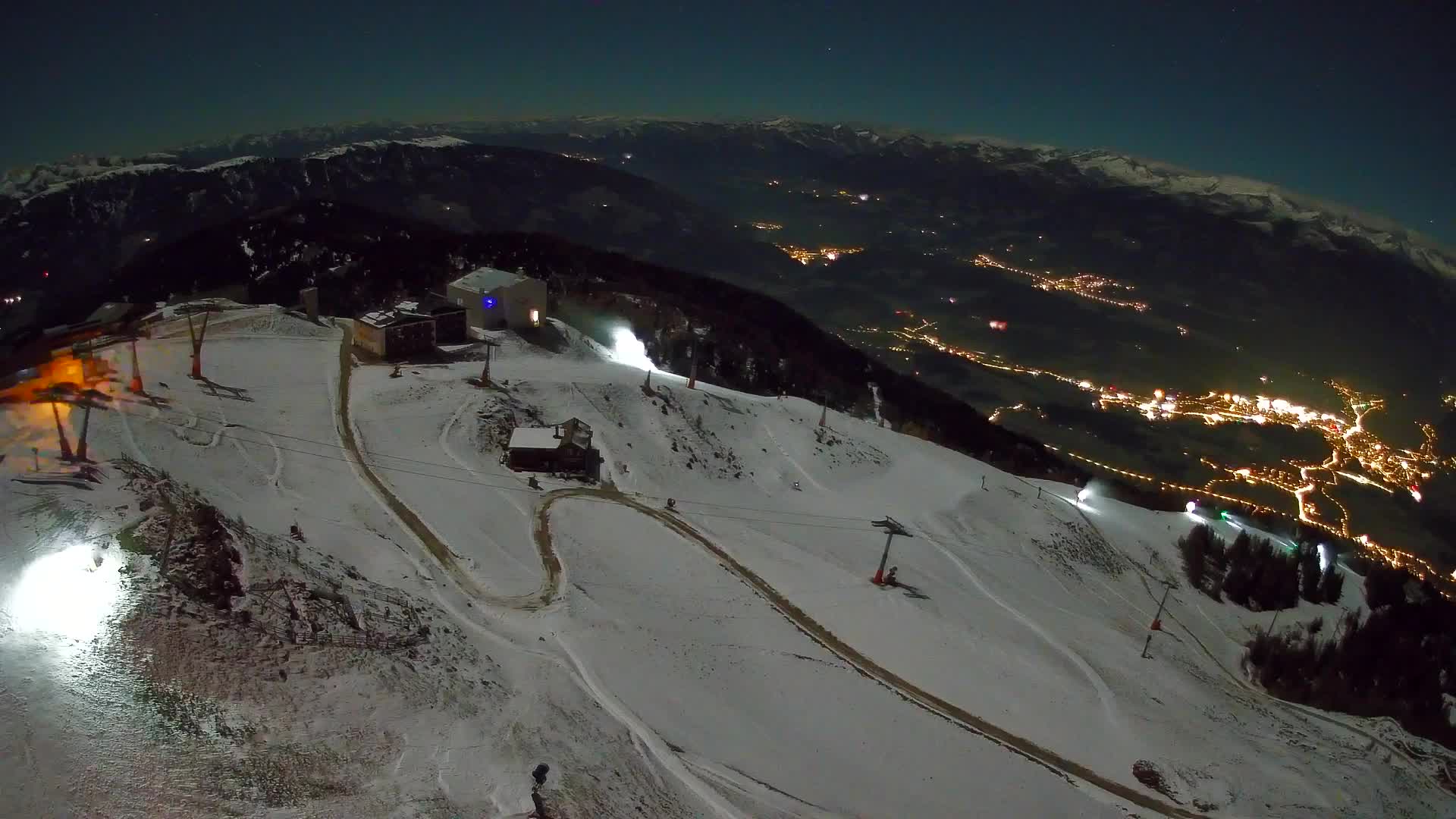 Cima estación de esquí Kronplatz | vista hacia Brunico