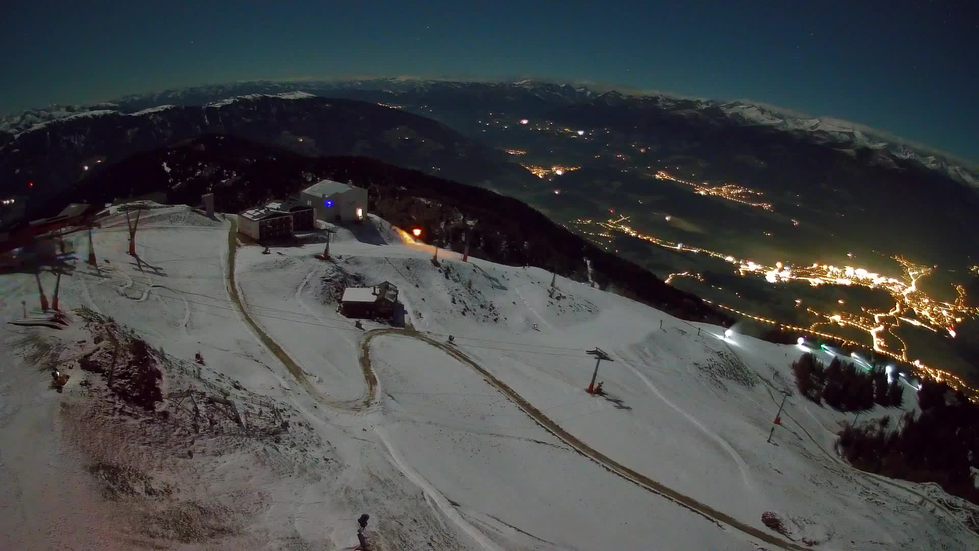 Cima estación de esquí Kronplatz | vista hacia Brunico