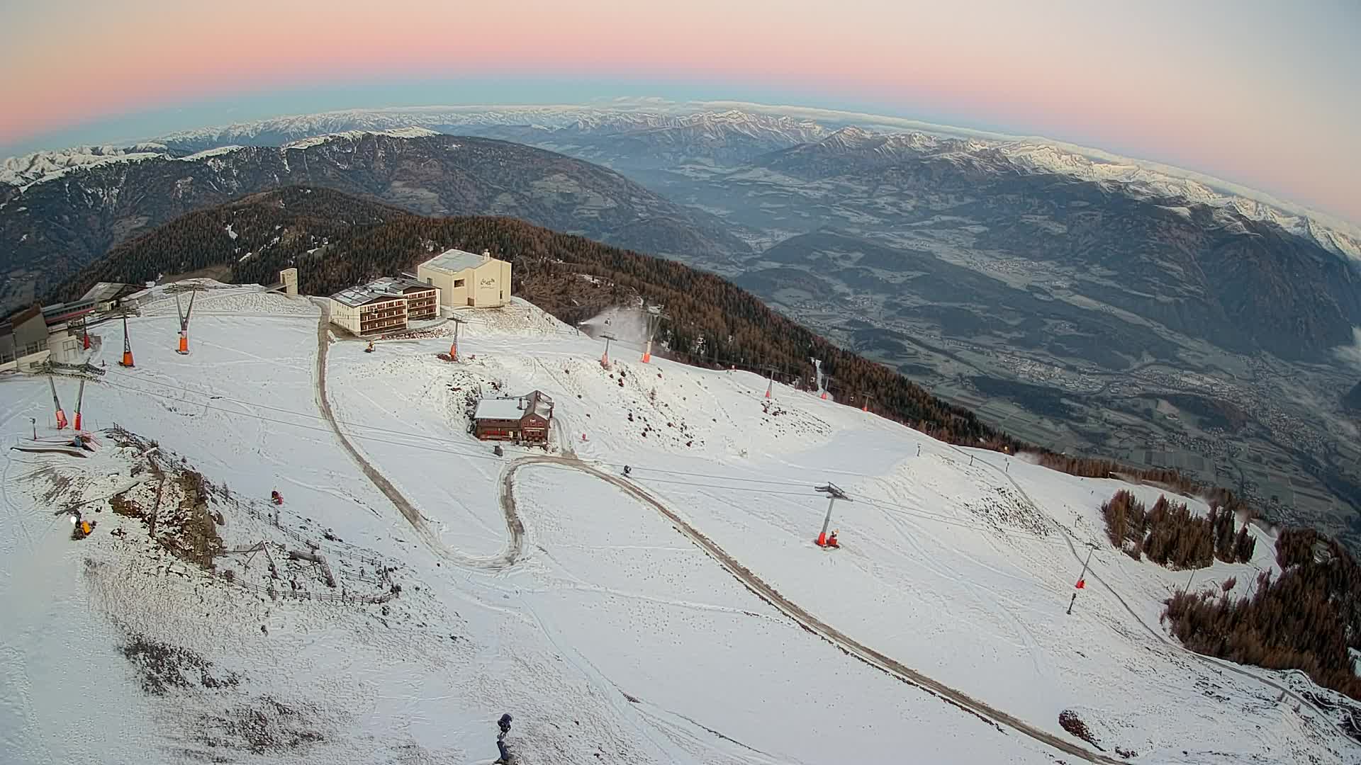 Cima estación de esquí Kronplatz | vista hacia Brunico
