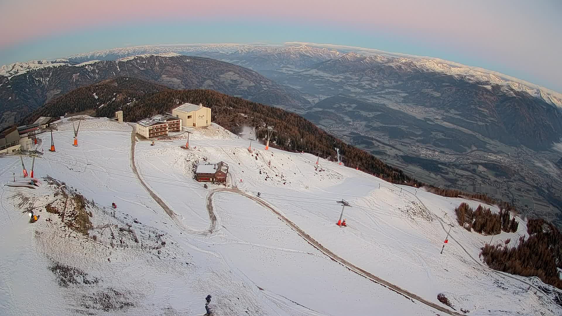 Cima estación de esquí Kronplatz | vista hacia Brunico