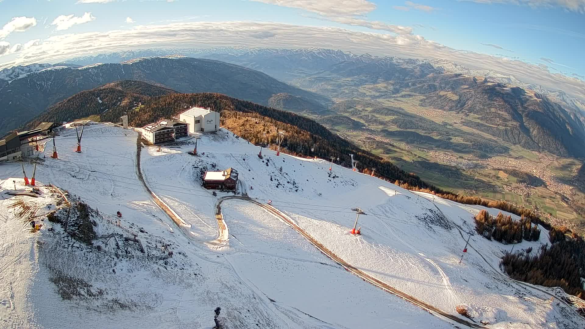 Cima estación de esquí Kronplatz | vista hacia Brunico