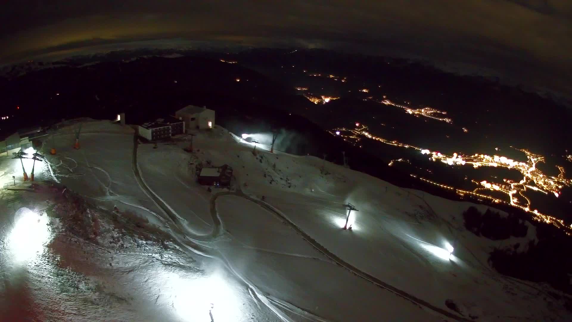 Cima estación de esquí Kronplatz | vista hacia Brunico