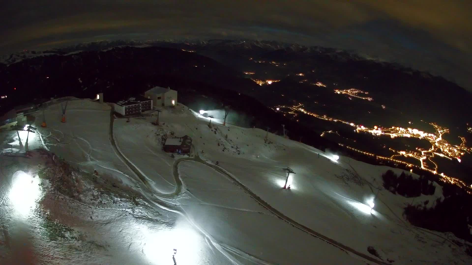 Cima estación de esquí Kronplatz | vista hacia Brunico