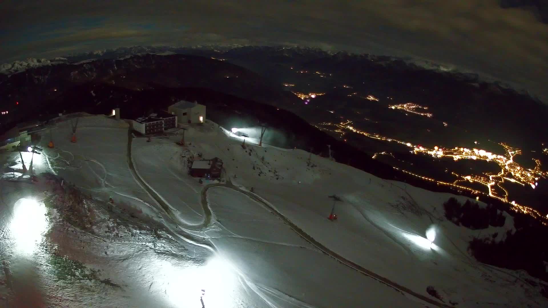 Cima estación de esquí Kronplatz | vista hacia Brunico
