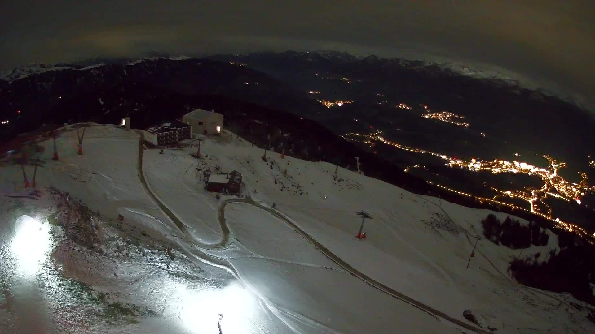 Cima estación de esquí Kronplatz | vista hacia Brunico