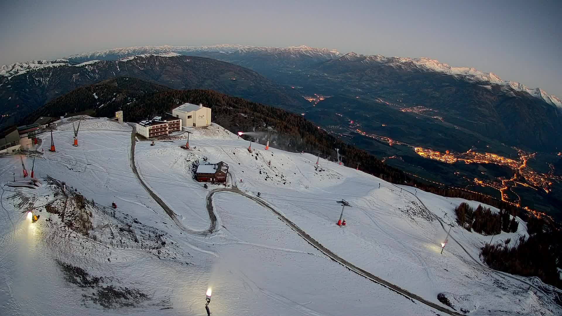 Cima estación de esquí Kronplatz | vista hacia Brunico