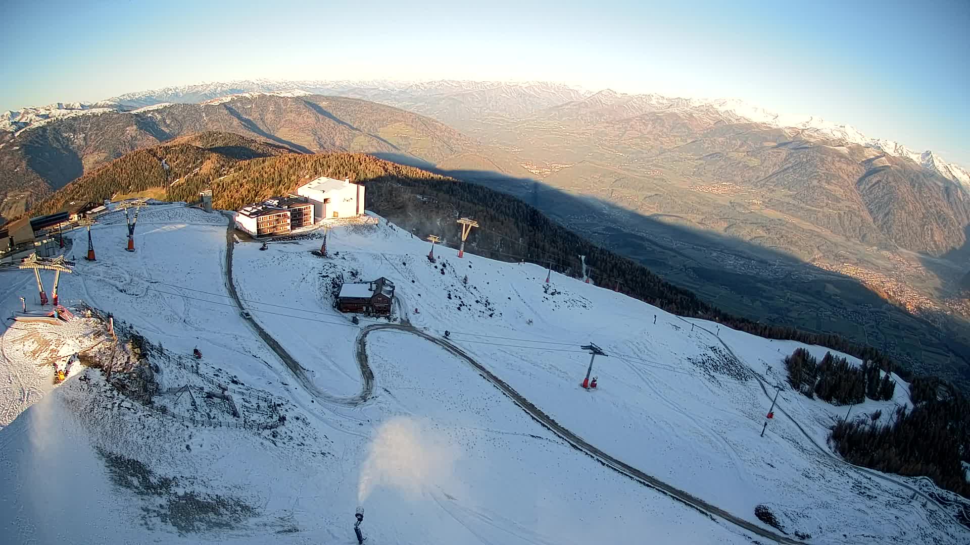 Cima estación de esquí Kronplatz | vista hacia Brunico