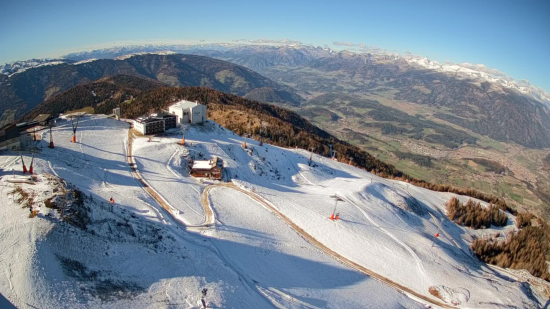Cima estación de esquí Kronplatz | vista hacia Brunico