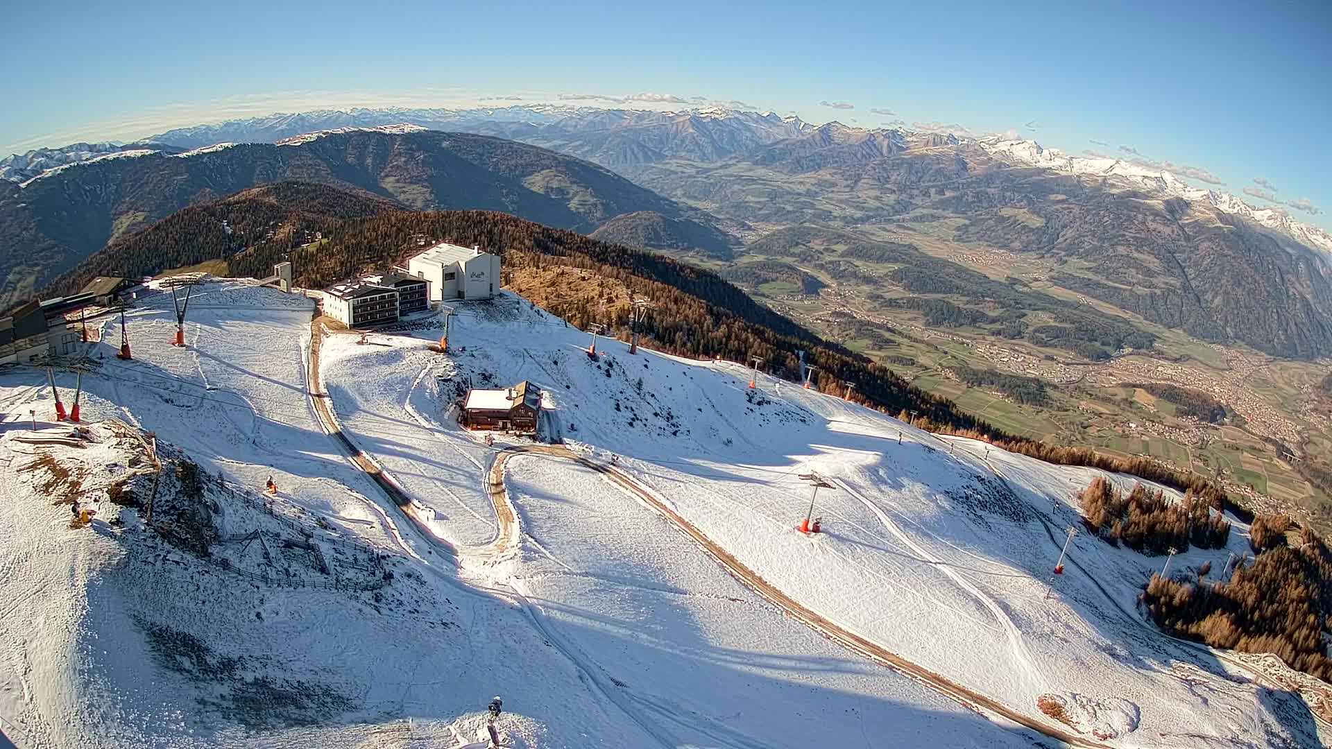 Cima estación de esquí Kronplatz | vista hacia Brunico