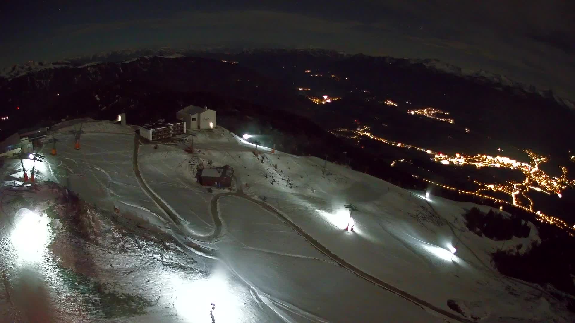 Cima estación de esquí Kronplatz | vista hacia Brunico