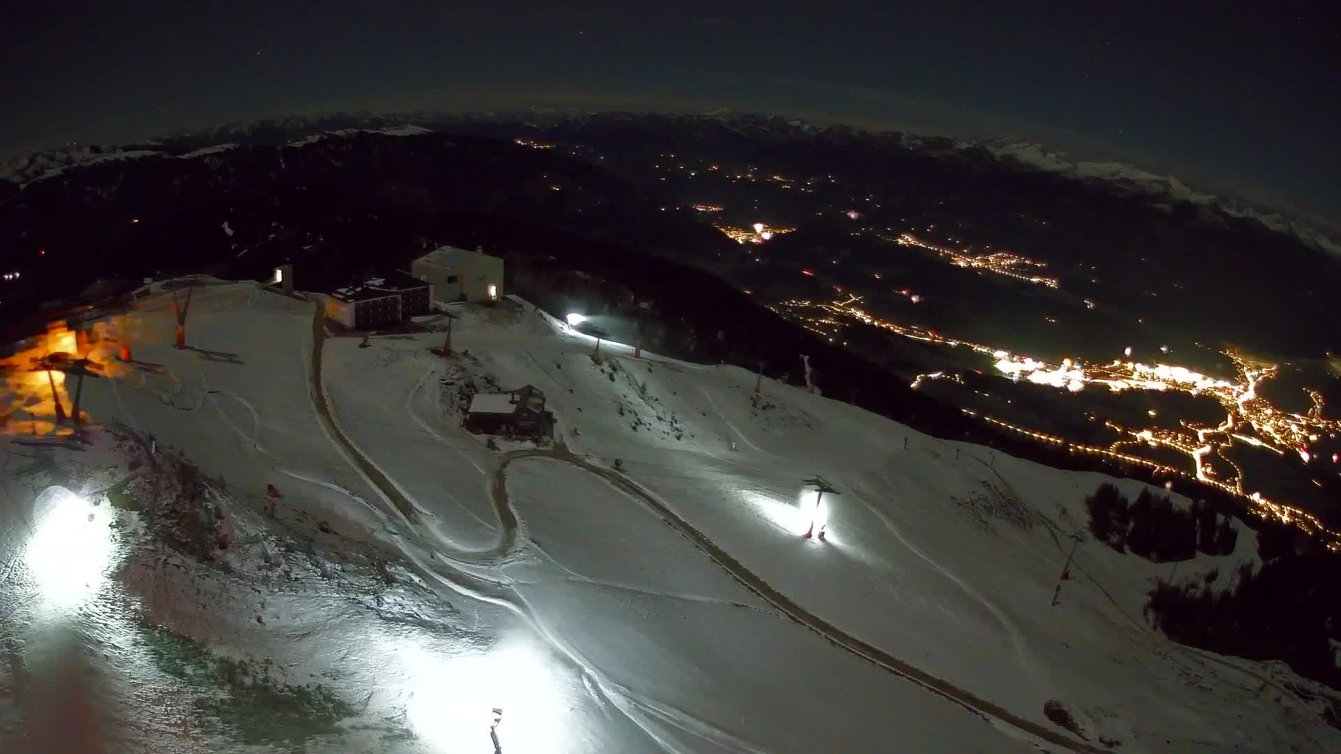 Cima estación de esquí Kronplatz | vista hacia Brunico