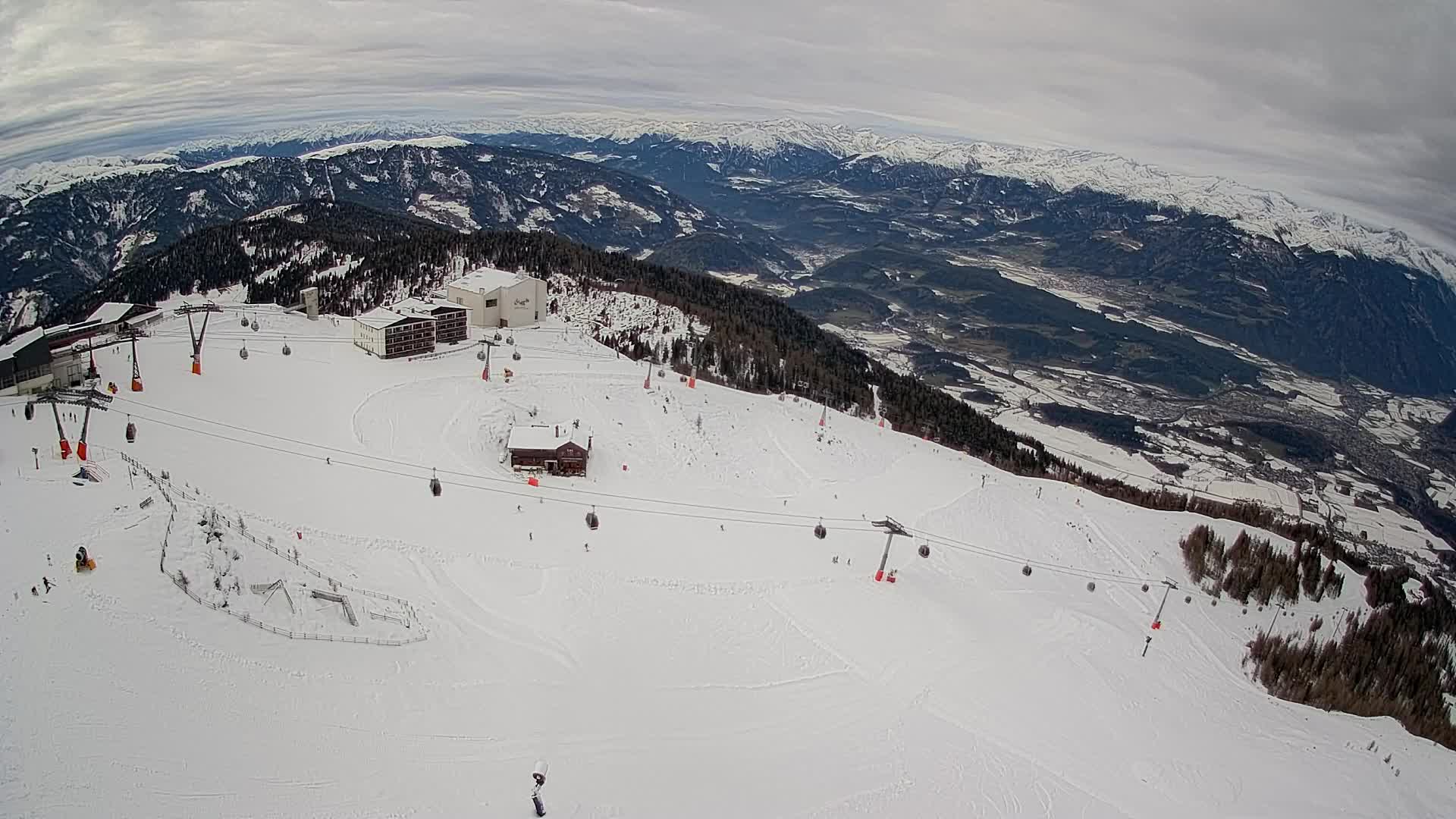 Cima estación de esquí Kronplatz | vista hacia Brunico