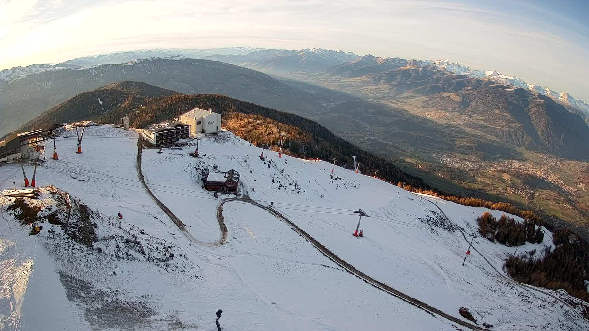 Cima estación de esquí Kronplatz | vista hacia Brunico