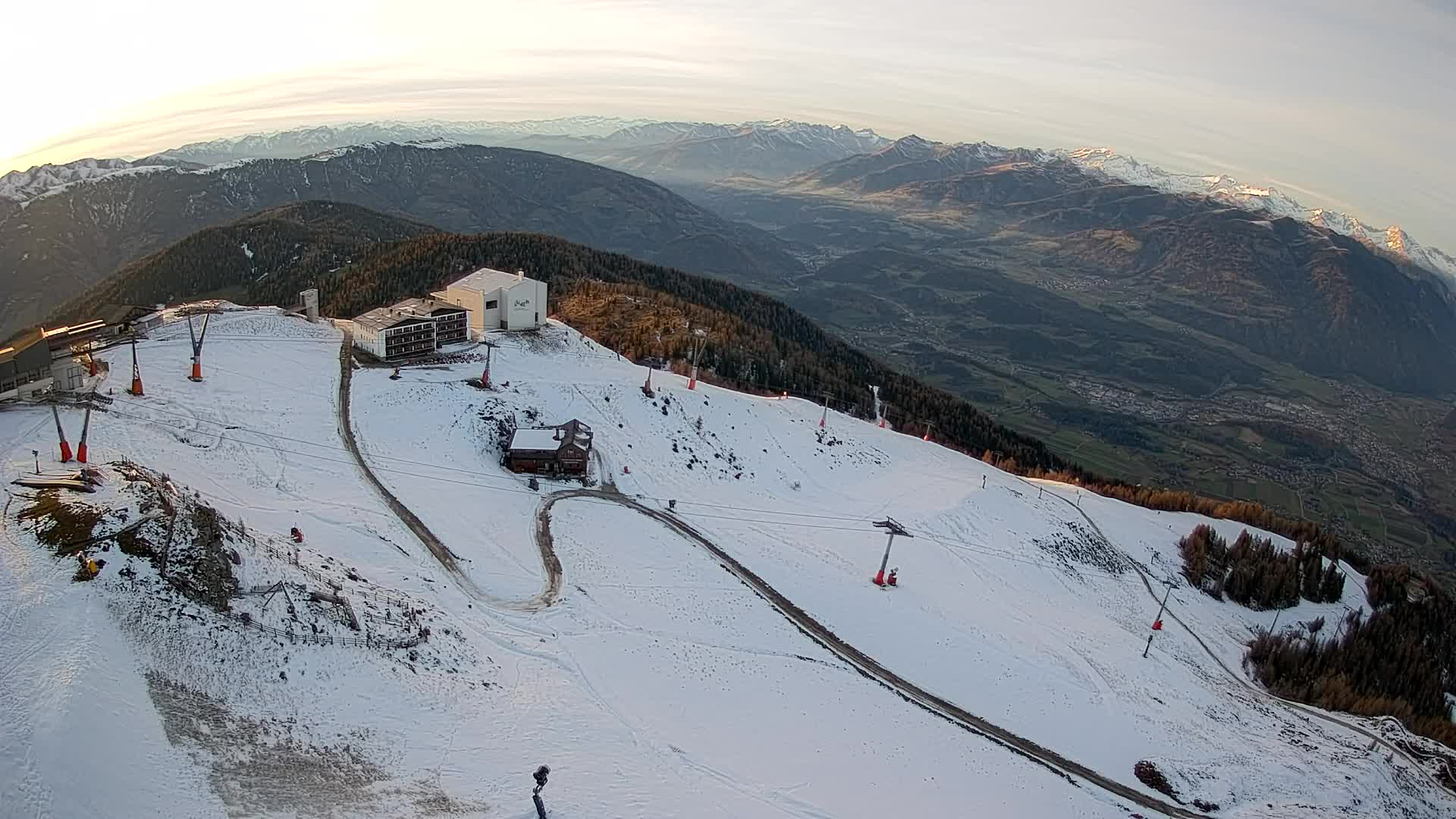 Cima estación de esquí Kronplatz | vista hacia Brunico