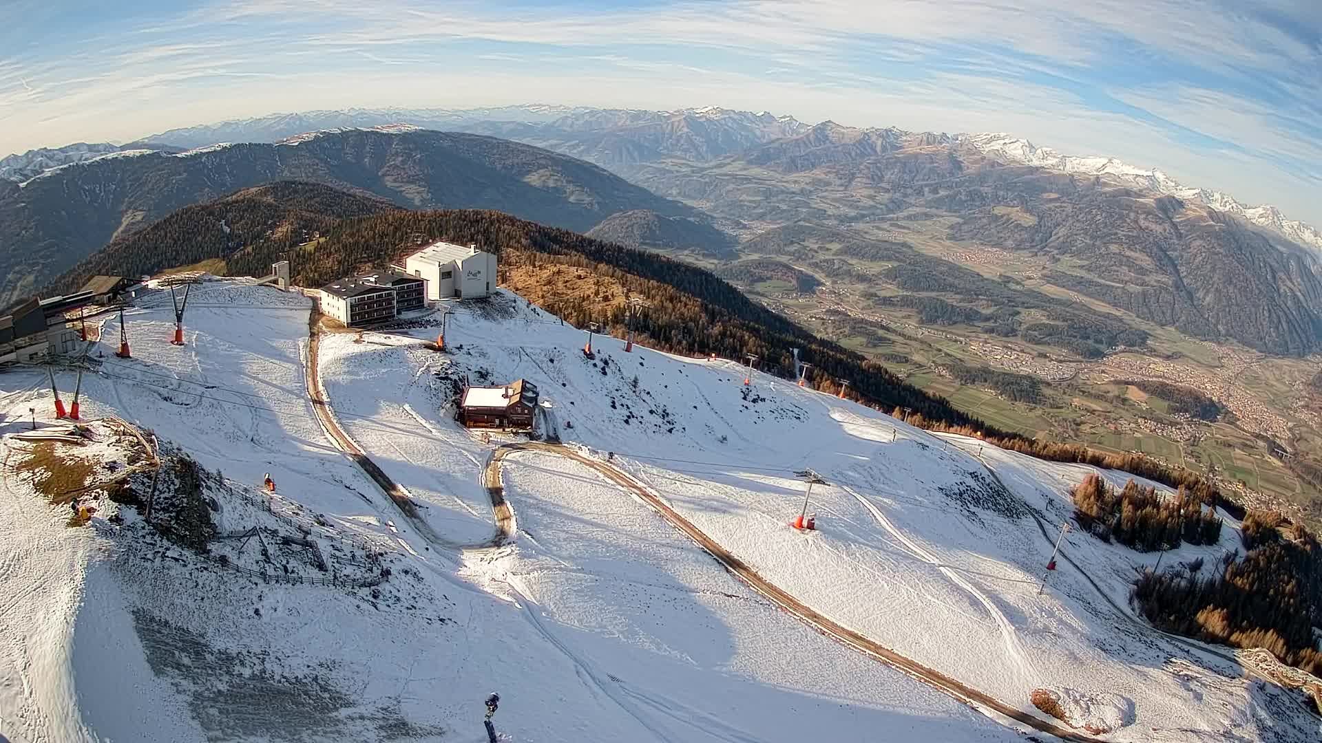 Cima estación de esquí Kronplatz | vista hacia Brunico