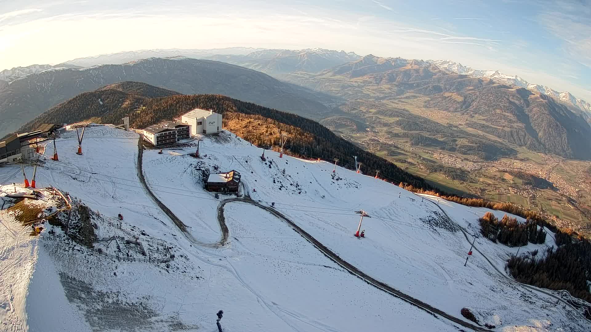 Cima estación de esquí Kronplatz | vista hacia Brunico