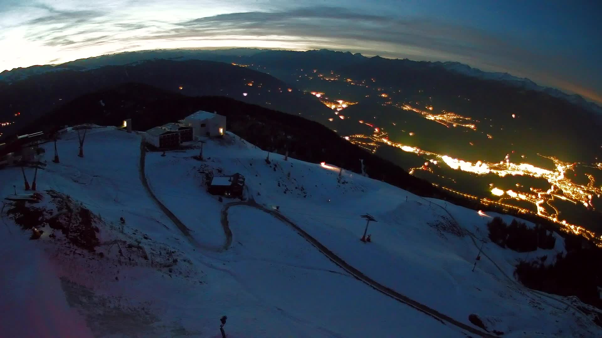 Cima estación de esquí Kronplatz | vista hacia Brunico