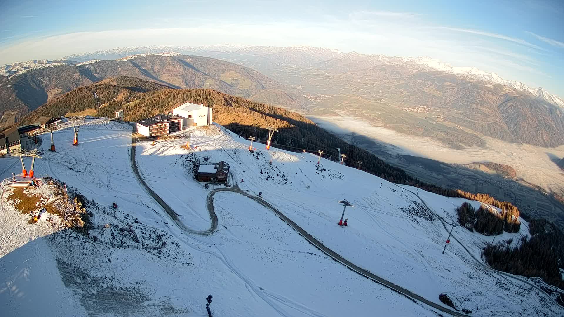 Cima estación de esquí Kronplatz | vista hacia Brunico