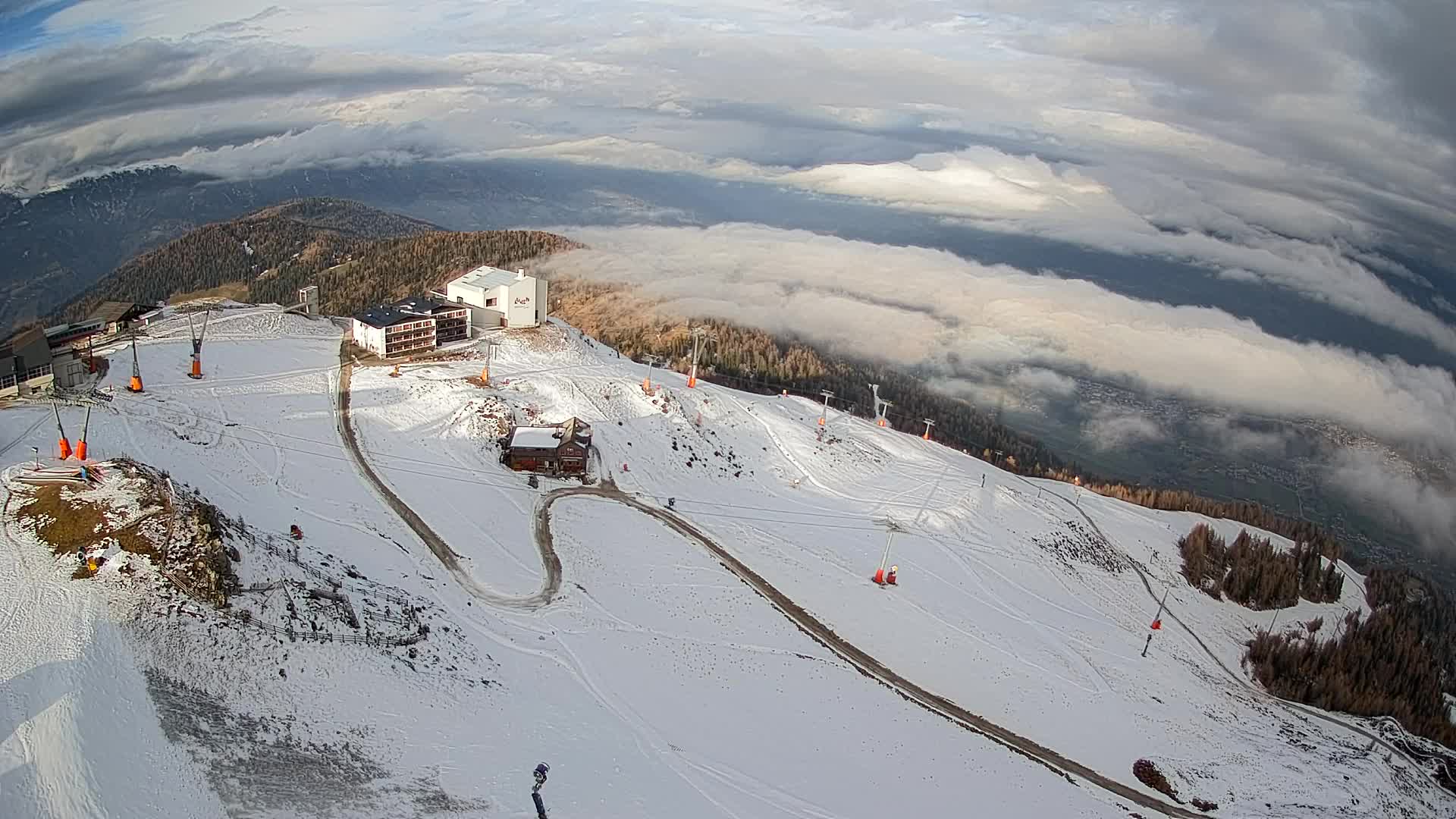Cima estación de esquí Kronplatz | vista hacia Brunico