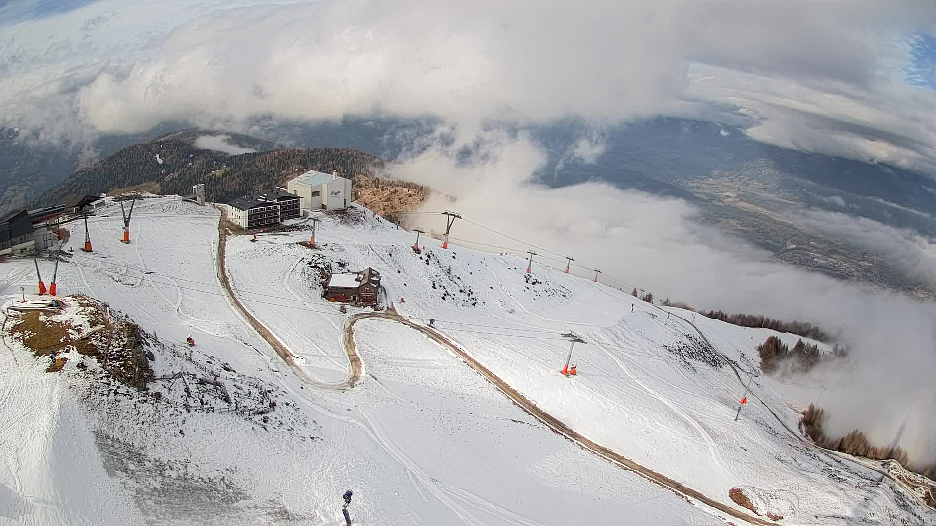 Cima estación de esquí Kronplatz | vista hacia Brunico