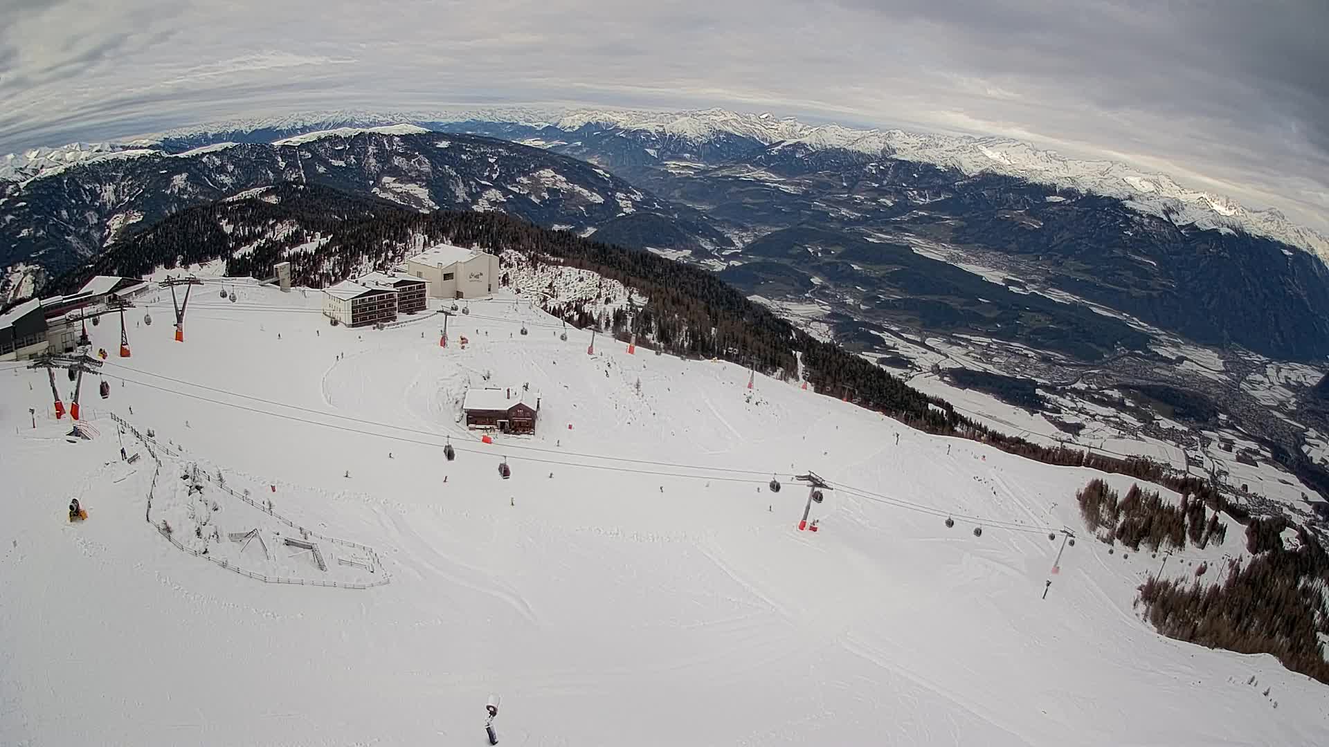 Cima estación de esquí Kronplatz | vista hacia Brunico