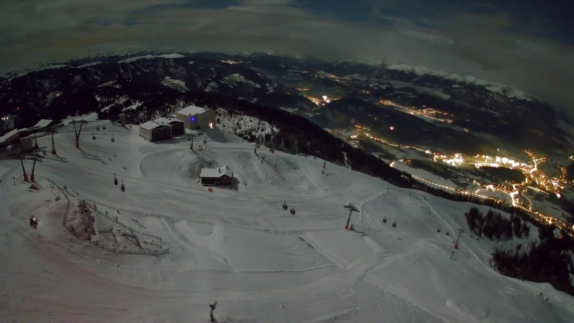 Cima estación de esquí Kronplatz | vista hacia Brunico