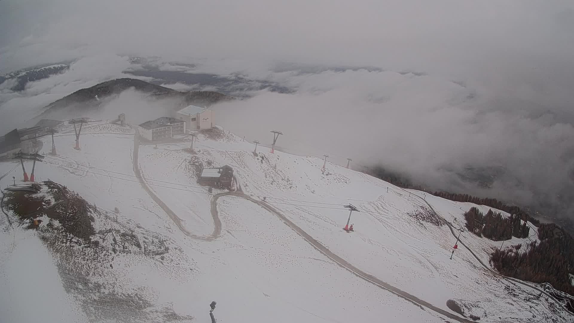 Cima estación de esquí Kronplatz | vista hacia Brunico