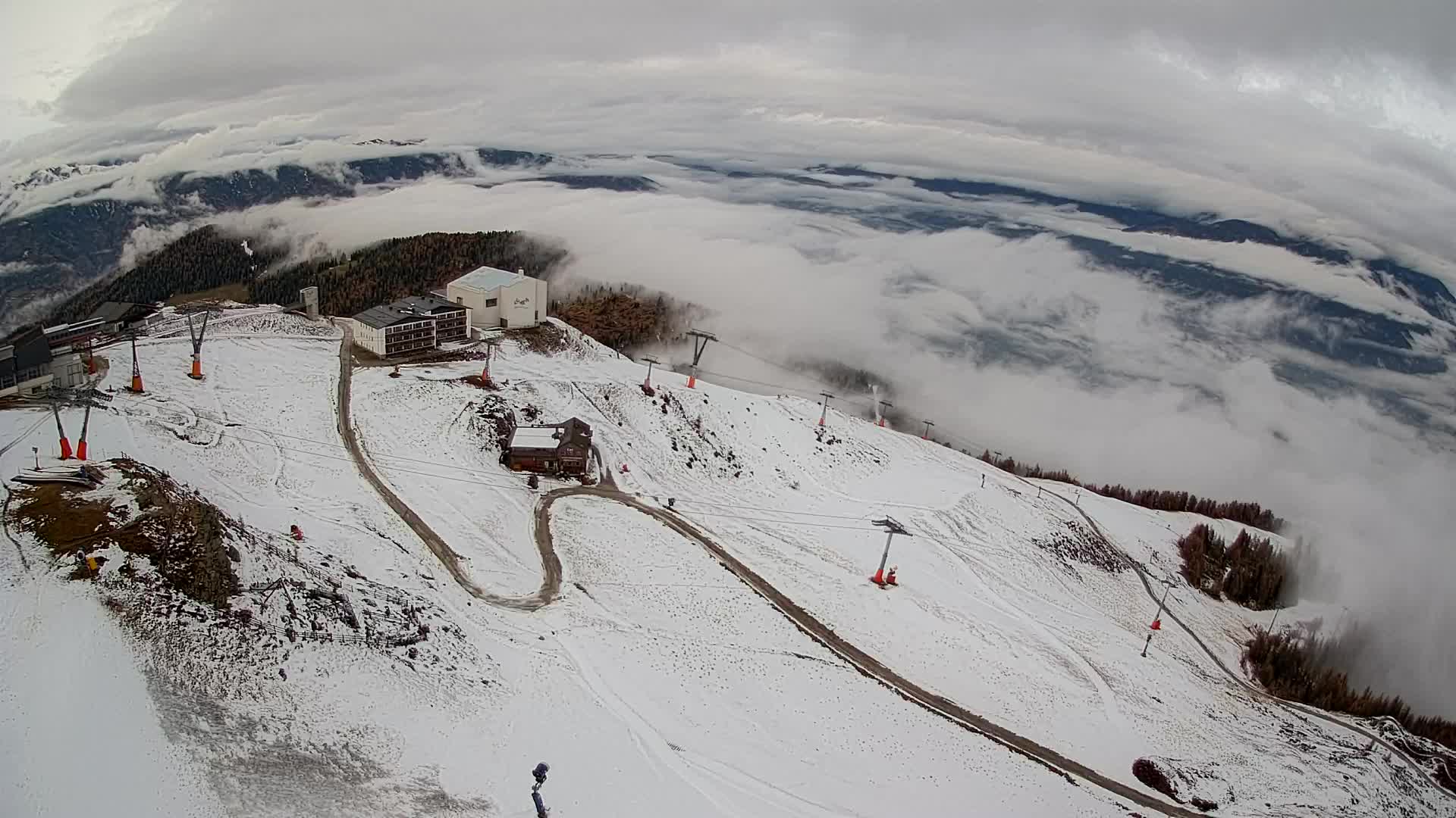 Cima estación de esquí Kronplatz | vista hacia Brunico