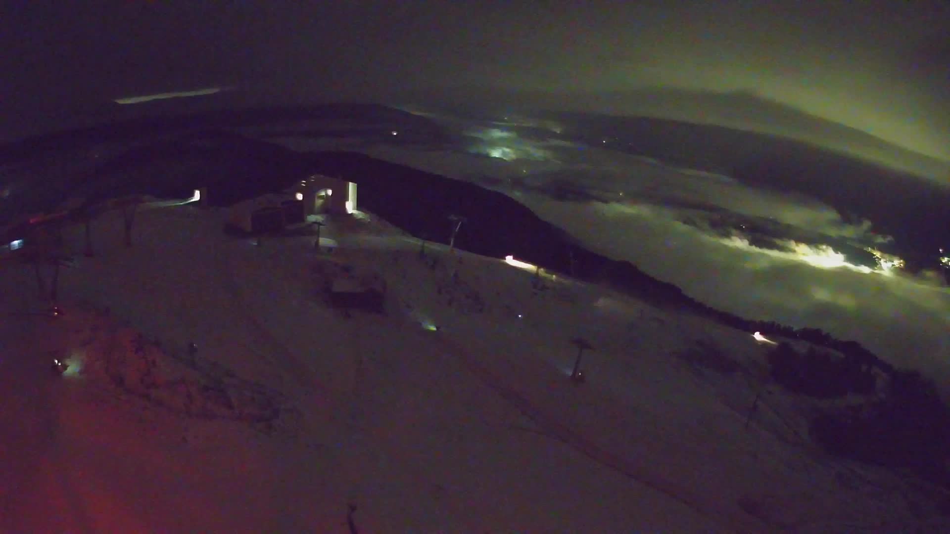 Cima estación de esquí Kronplatz | vista hacia Brunico