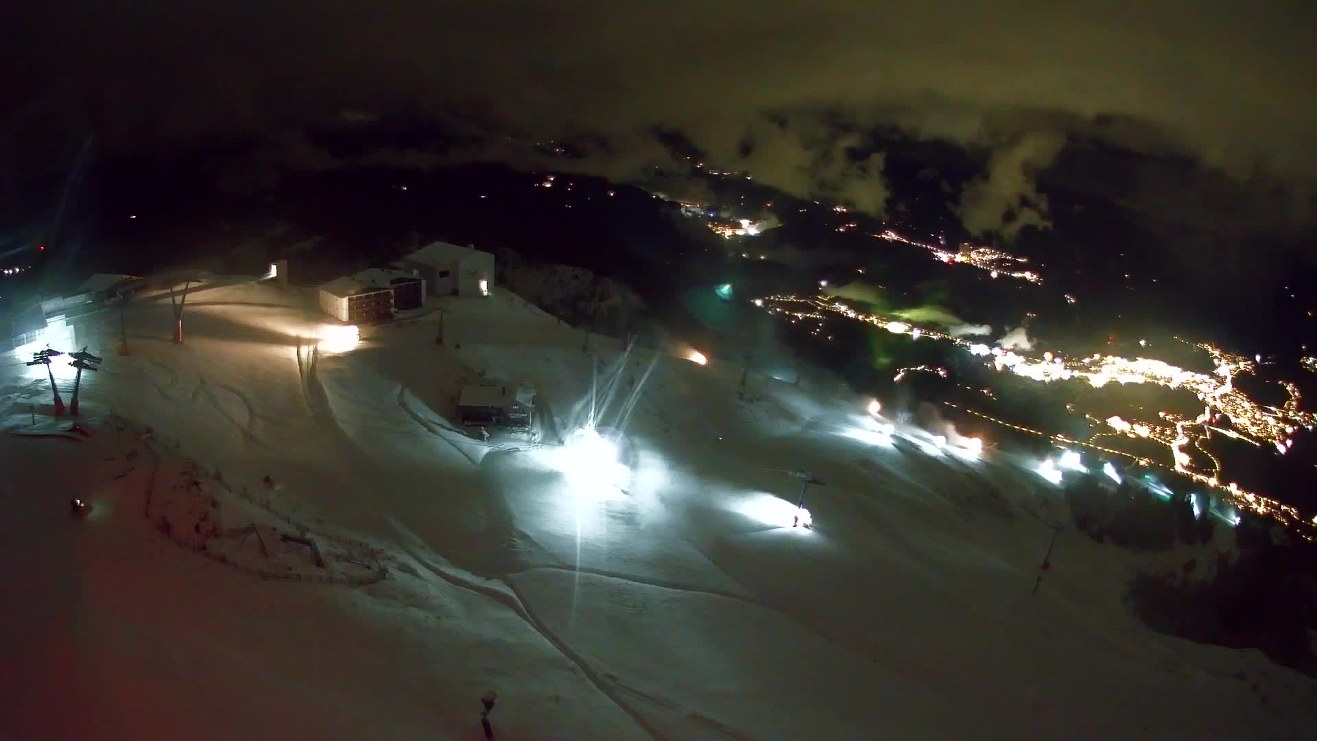 Cima estación de esquí Kronplatz | vista hacia Brunico