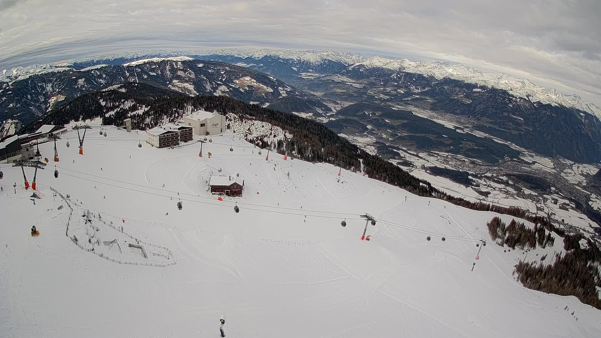 Cima estación de esquí Kronplatz | vista hacia Brunico